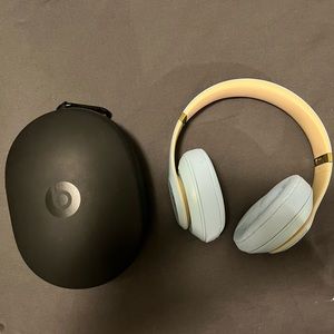 Beats by Dr. Dre Studio3 Wireless Headphones